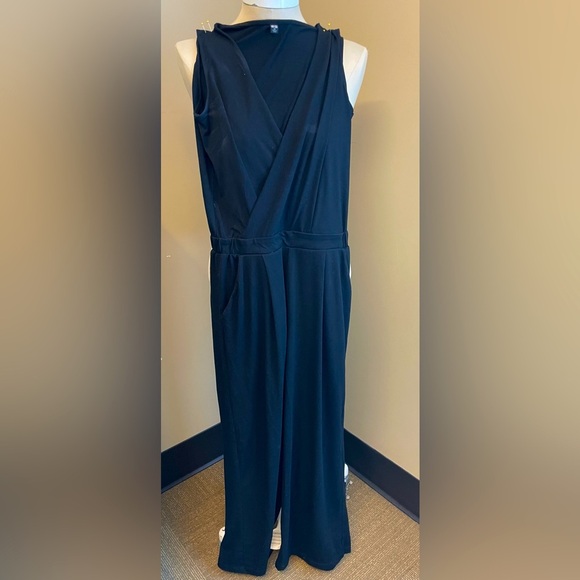 Uniqlo black sleeveless stretchy v-neck long jumpsuit pockets women’s size XS - Picture 1 of 4